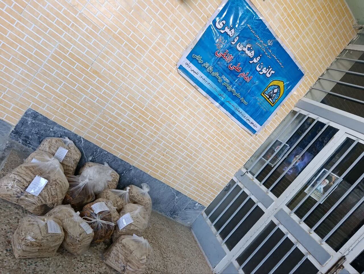 تنورهای روشنِ همدلی در دل زاگرس؛ روایت زنانی که نان را به زبان عشق برای مدافعان وطن پختند