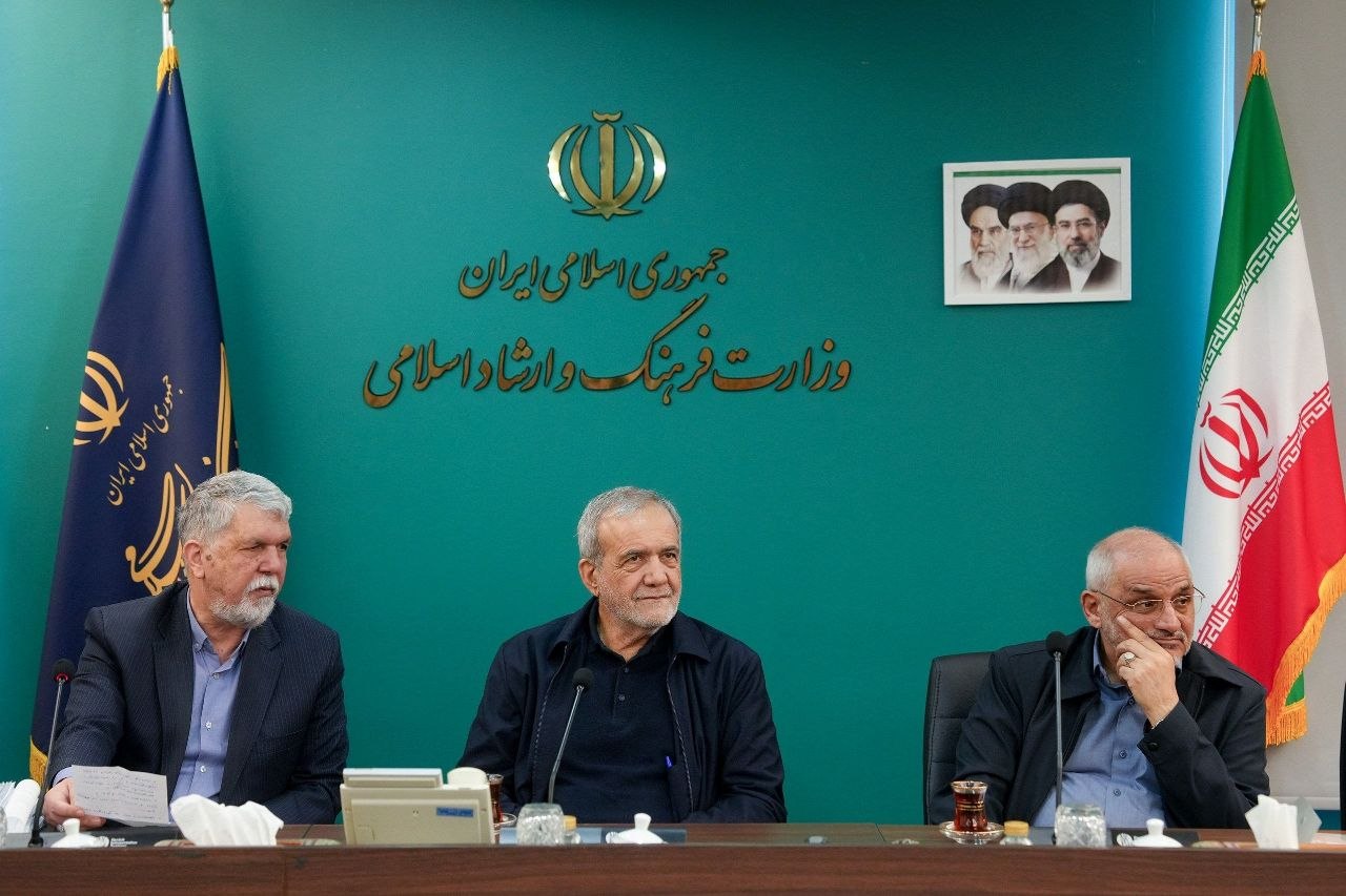 پزشکیان: دستاورهای ملی و مقاومت ۴۰ روز ملت با تولید روایتهای موثر منعکس شود