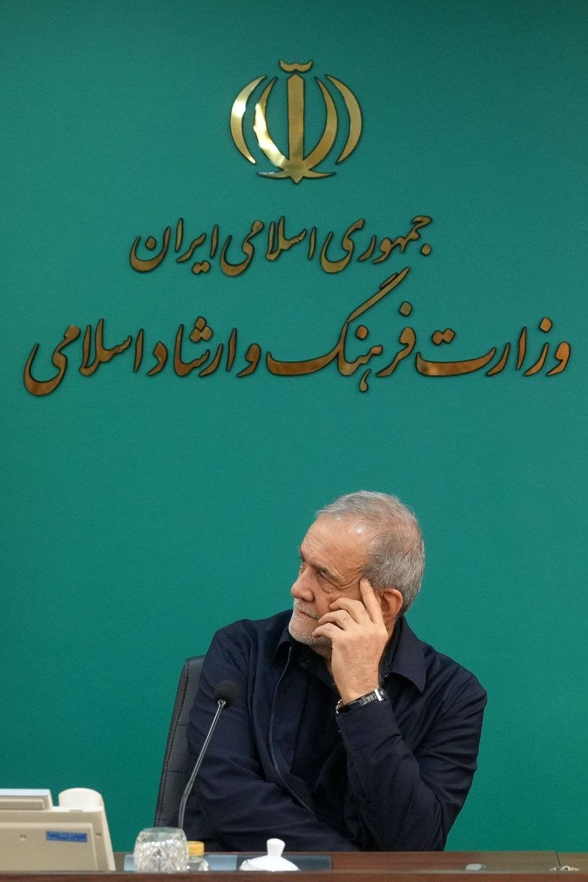 پزشکیان: دستاورهای ملی و مقاومت ۴۰ روز ملت با تولید روایتهای موثر منعکس شود