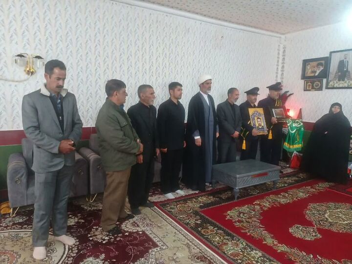 دیدار خادمان کریمه اهل بیت(س) با خانواده پاسدار شهید عبدی