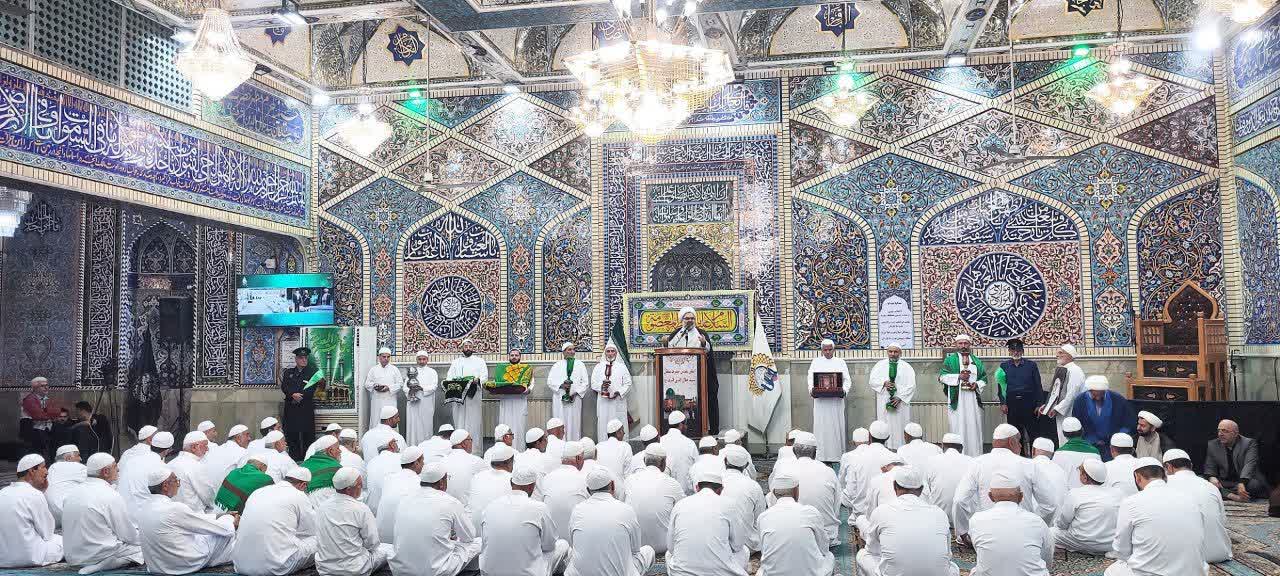 حرم سیدجلال الدین اشرف به مناسبت دهه کرامت عطر افشانی شد