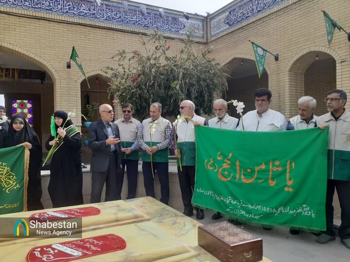 برافراشته شدن پرچم حرم امام رضا(ع) در موزه دفاع مقدس مازندران/ فعالیت ۷۵ خادمیار رضوی در حوزه ایثار و شهادت