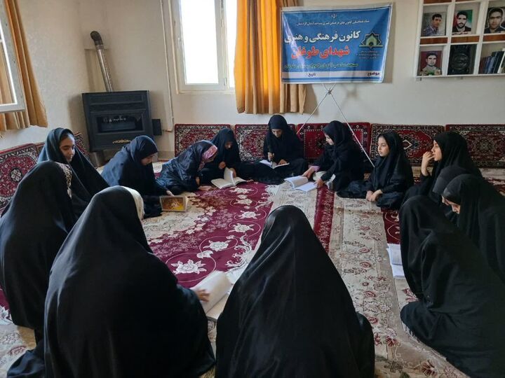 آغاز کلاس‌های کتابخوانی در کانون شهدای طوغان با استقبال نوجوانان