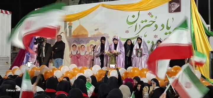 بیعت دختران ایلامی با ولایت، آغازگر برنامه‌های دهه کرامت در استان