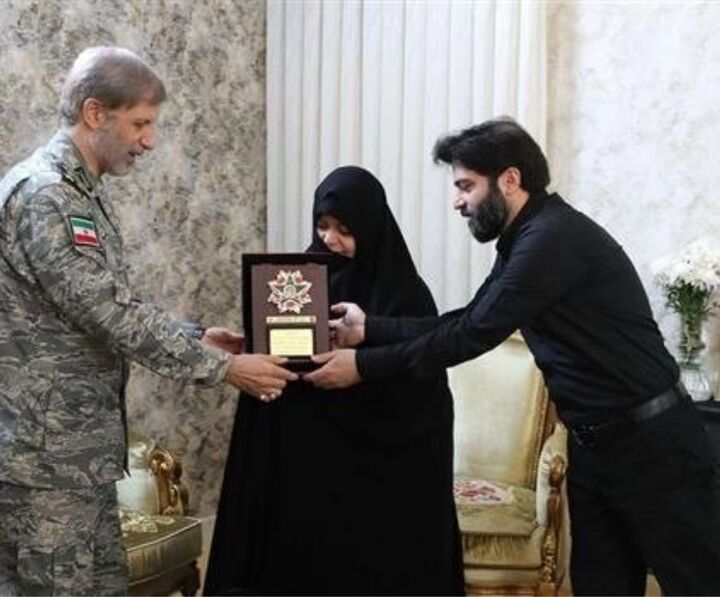 اعطای نشان فداکاری به شهید سرلشکر موسوی
