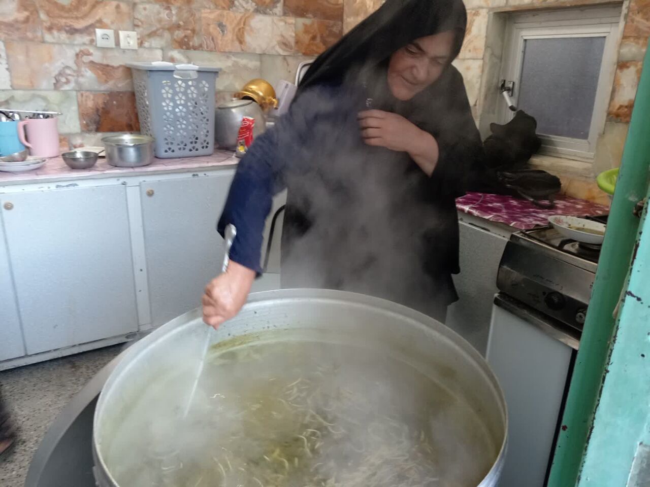 بانوان کانون زینب کبری(س) مرغملک؛ روایت مهر و ایمان در خدمت به مدافعان وطن