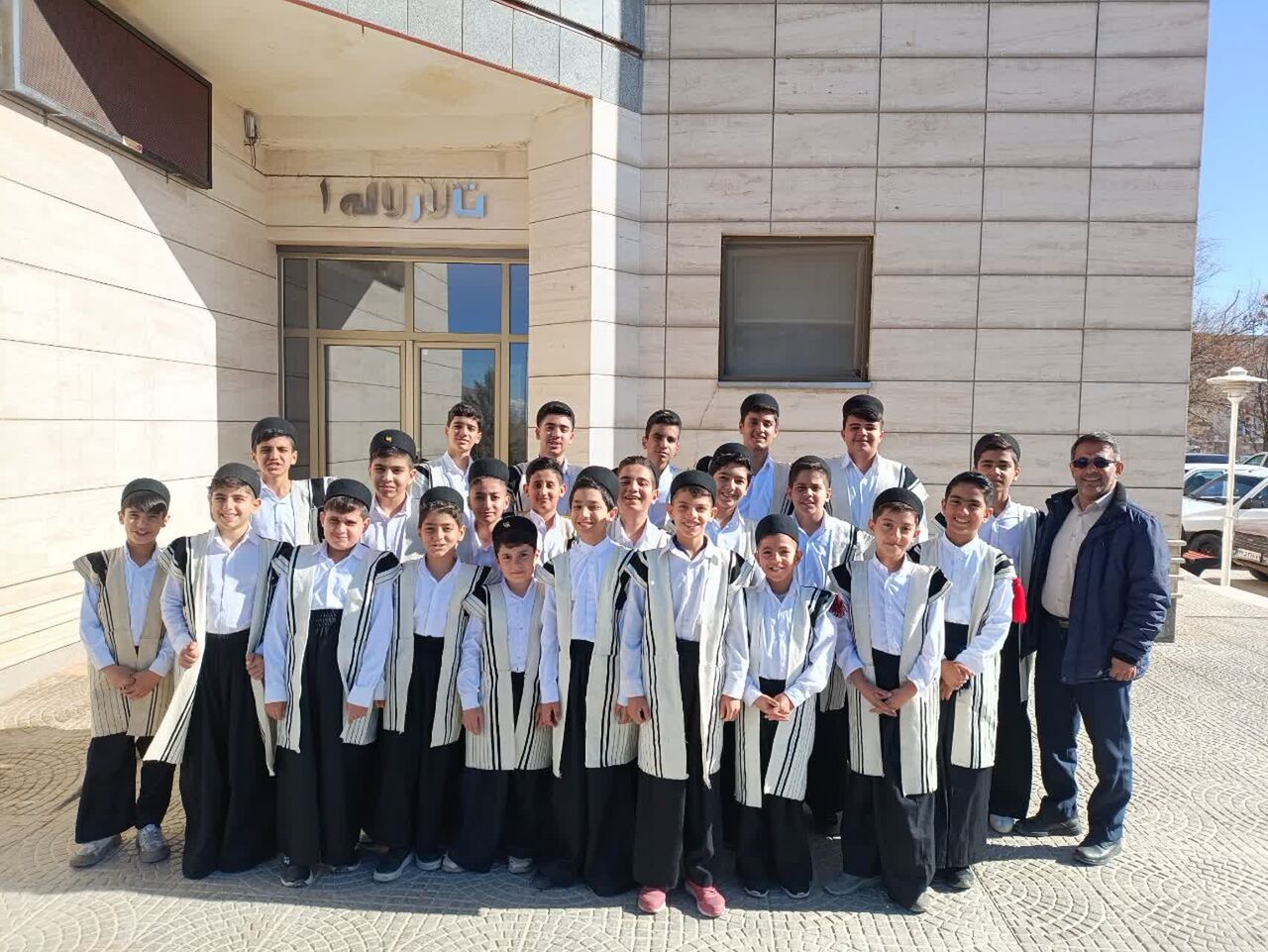 آوای «مادرم ایران» از دل مسجدی در لردگان؛ روایت نوجوانانی که عشق به میهن را سرودند