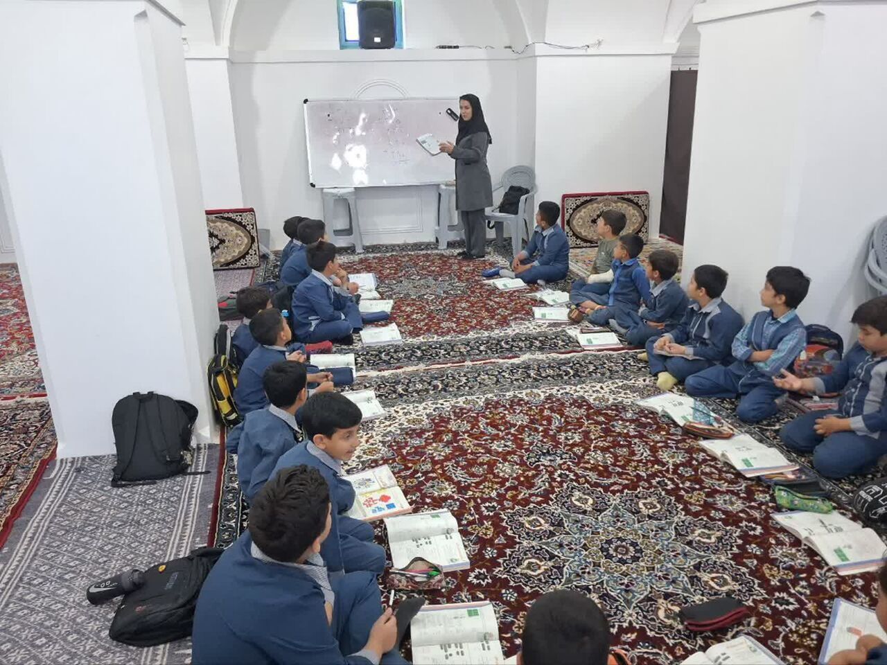 وقتی منزل و مسجد، پناهگاهِ دانش در دل کویر می‌شود