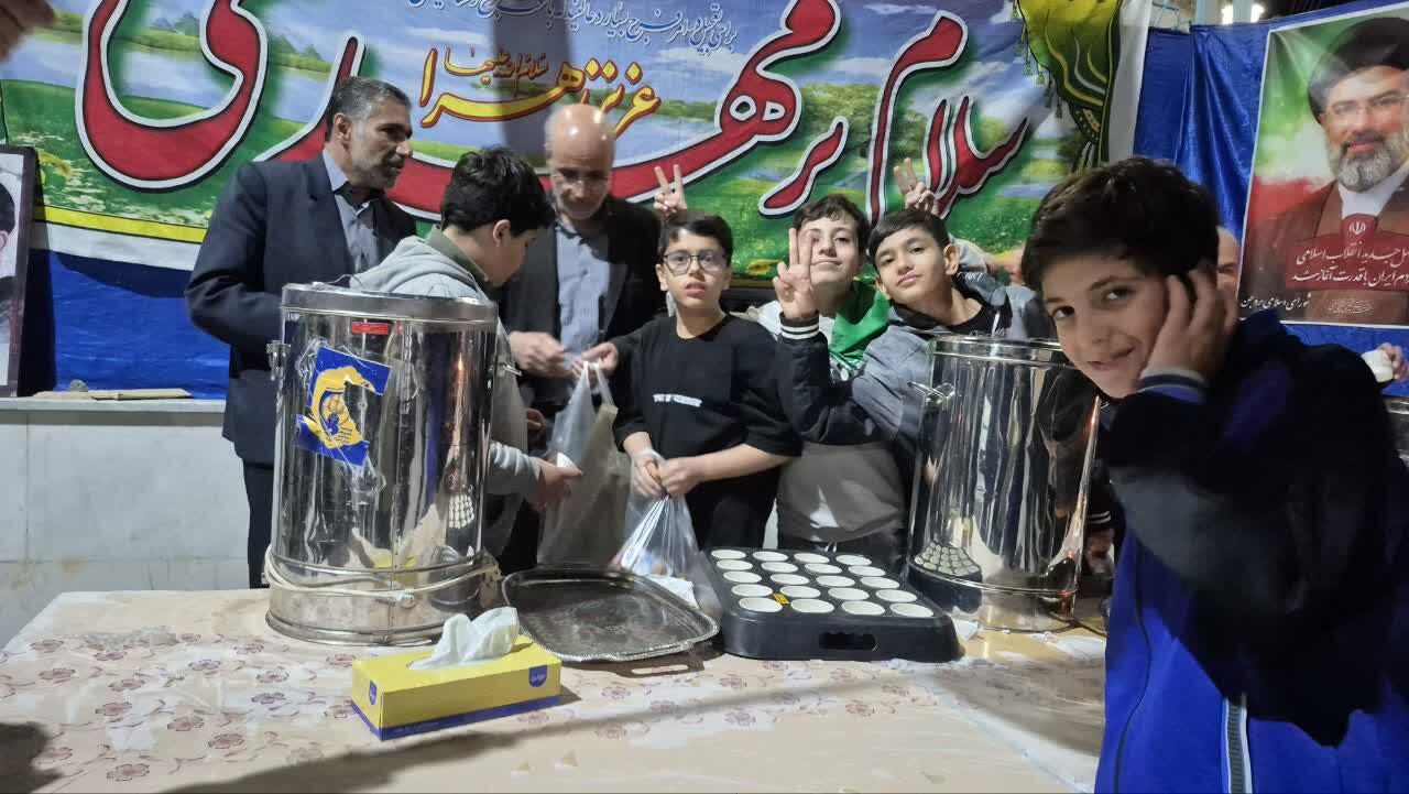 چای داغ؛ دل هایگرم؛ روایت شبی که بچههای مسجد فاطمه الزهرا(س) بروجن شهر را با مهر و ایمان مهمان کردند