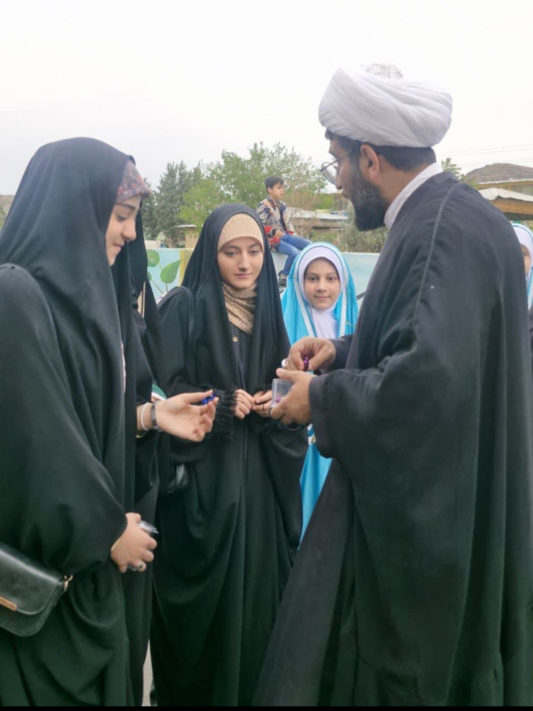 تقدیر فعالان مسجد جامع رسولالله الله(ص) از دختران و ارتشی ها