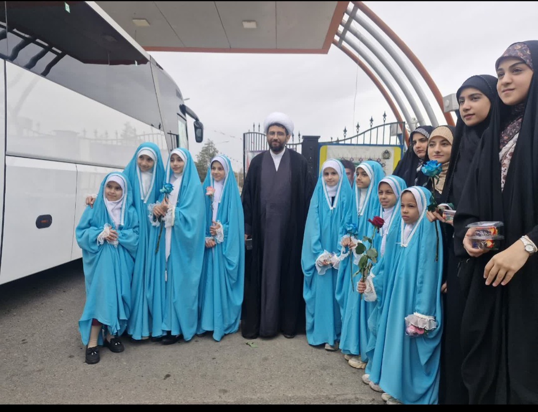 تقدیر فعالان مسجد جامع رسول‌الله الله(ص) از دختران و ارتشی ها