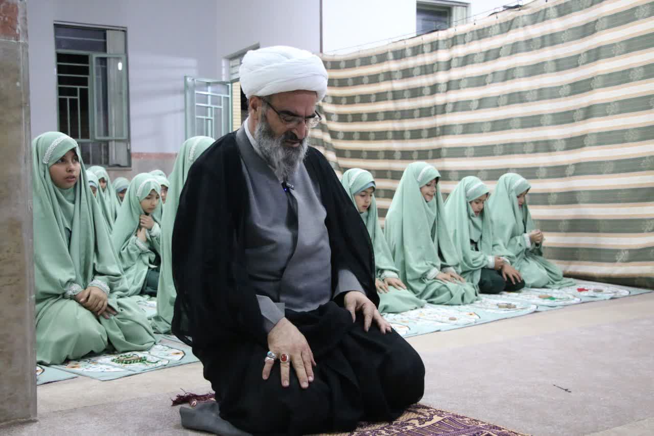 جشن عبادت دختران شاهد فاطمة‌الزهرا(س) سمنان &nbsp;برگزار شد
