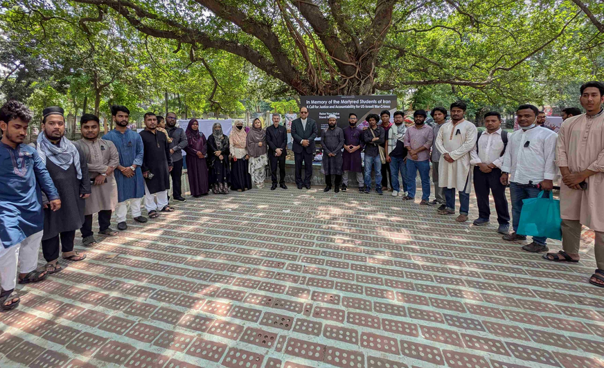 یادبود شهدای دانش آموز میناب در دانشگاه داکا+ عکس