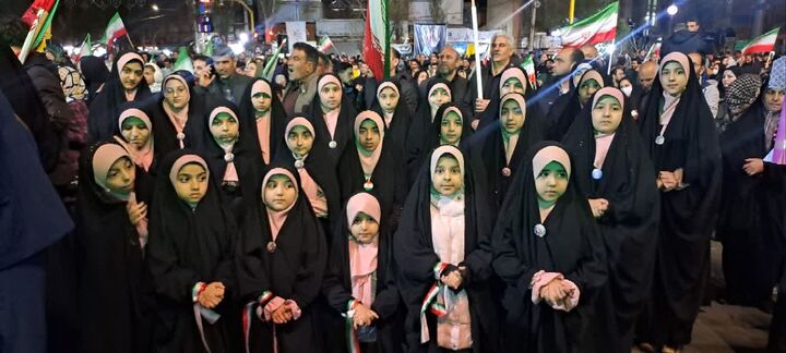 طنین حماسه در اجتماعات اردبیل؛ گروه سرود الزهرا (س) می‌درخشد