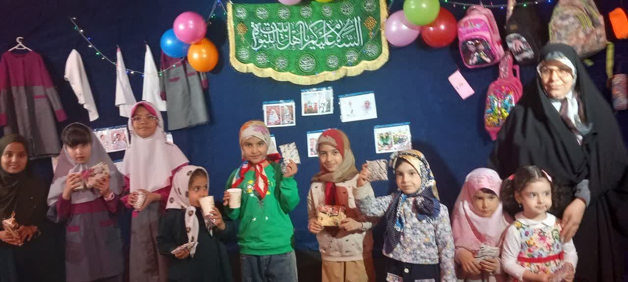 جشن روز دختر در حسینیه مسجدالنبی(ص) اراک با حضور دختران کانون ضحی برگزار شد