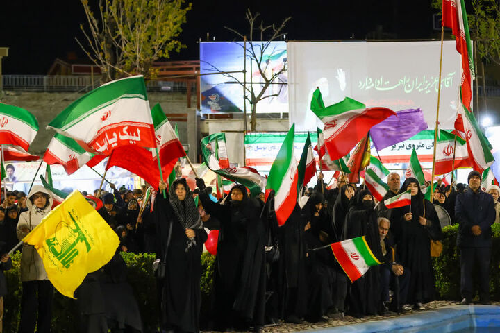 مردم چناران هر شب در حمایت از نظام اسلامی در خیابان حضور دارند 