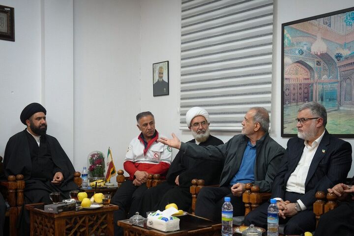 پزشکیان: مسجد باید به «دولت محله» تبدیل شود