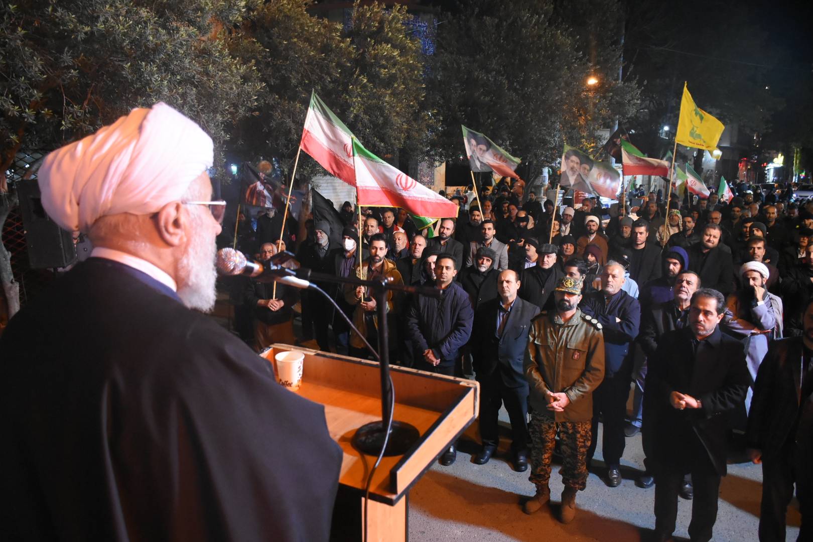 ایستادگی مردم در میدان، دشمن را دچار خستگی و استیصال کرد