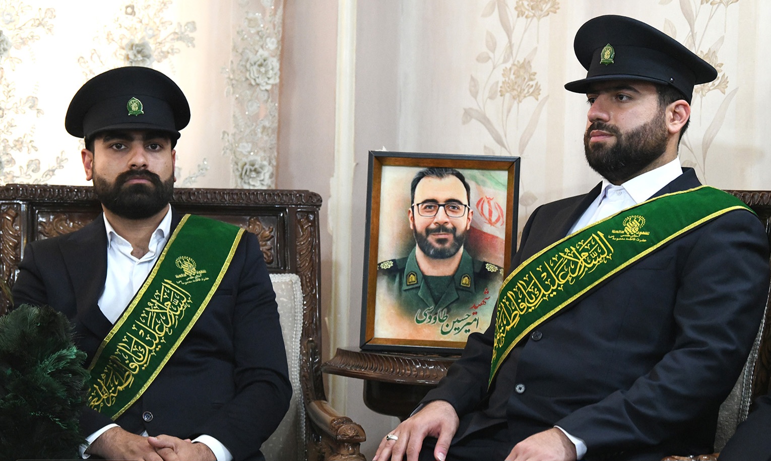 دیدار با خانواده شهید «امیرحسین طاووسی» در سه‌شنبه‌های تکریم شهدایی/تقدیم لوح تقدیر مشاور وزیر فرهنگ و رییس ستاد هماهنگی کانون‌های مساجد کشور