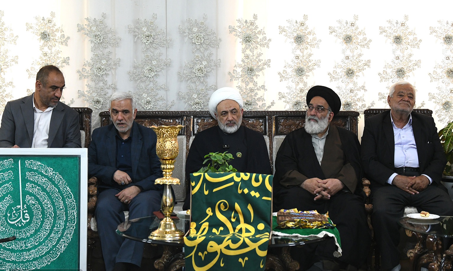 دیدار با خانواده شهید «امیرحسین طاووسی» در سه‌شنبه‌های تکریم شهدایی/تقدیم لوح تقدیر مشاور وزیر فرهنگ و رییس ستاد هماهنگی کانون‌های مساجد کشور