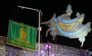 چشم ها منتظر راه و دستان ارادت بر سینه؛ عطر رضوی به مشام می رسد