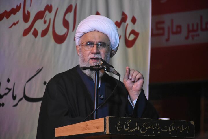 ایستادگی مردم در میدان، دشمن را دچار خستگی و استیصال کرد