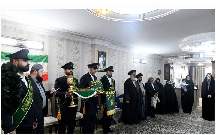 دیدار با خانواده شهید «امیرحسین طاووسی»، فعال ستاد دهه کرامت کشور در سه‌شنبه‌های تکریم شهدایی