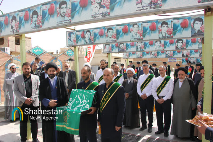 نصف‌جهان، نشسته بر خوان کرامت رضوی