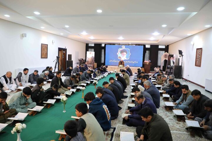 ملت ایران در برابر استکبار ایستادگی می‌کند