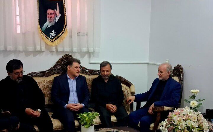 معاون سیاسی وزیر کشور با خانواده شهیدان رسولی در قم دیدار کرد