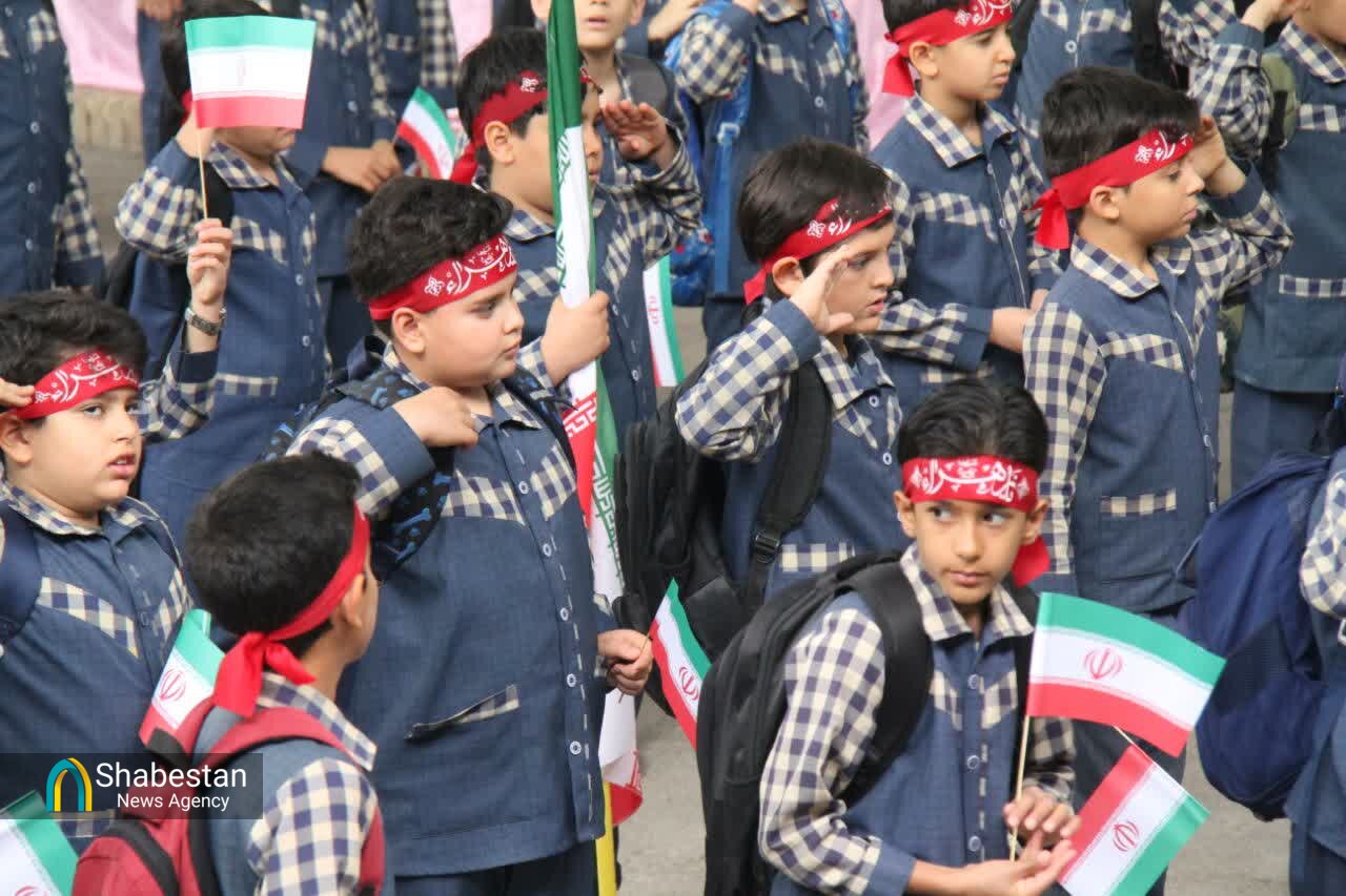 «یادواره اشک و گُل» : تکیه تاریخی حاج عبدالله خان آران و بیدگل، در سوگِ ۱۶۸ لاله میناب؛ گلابِ دلدادگی میفشاند
