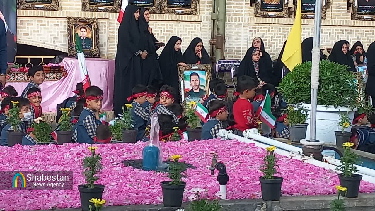 قدردانی پدر شهید دانشآموز میناب از همدردی هیئت فاطمیه آران و بیدگل