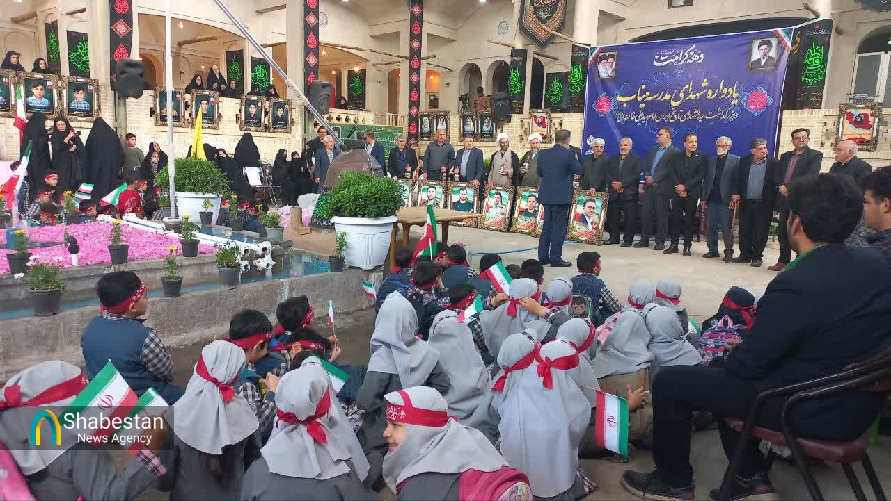 «یادواره اشک و گُل» : تکیه تاریخی حاج عبدالله خان آران و بیدگل، در سوگِ ۱۶۸ لاله میناب؛ گلابِ دلدادگی میفشاند