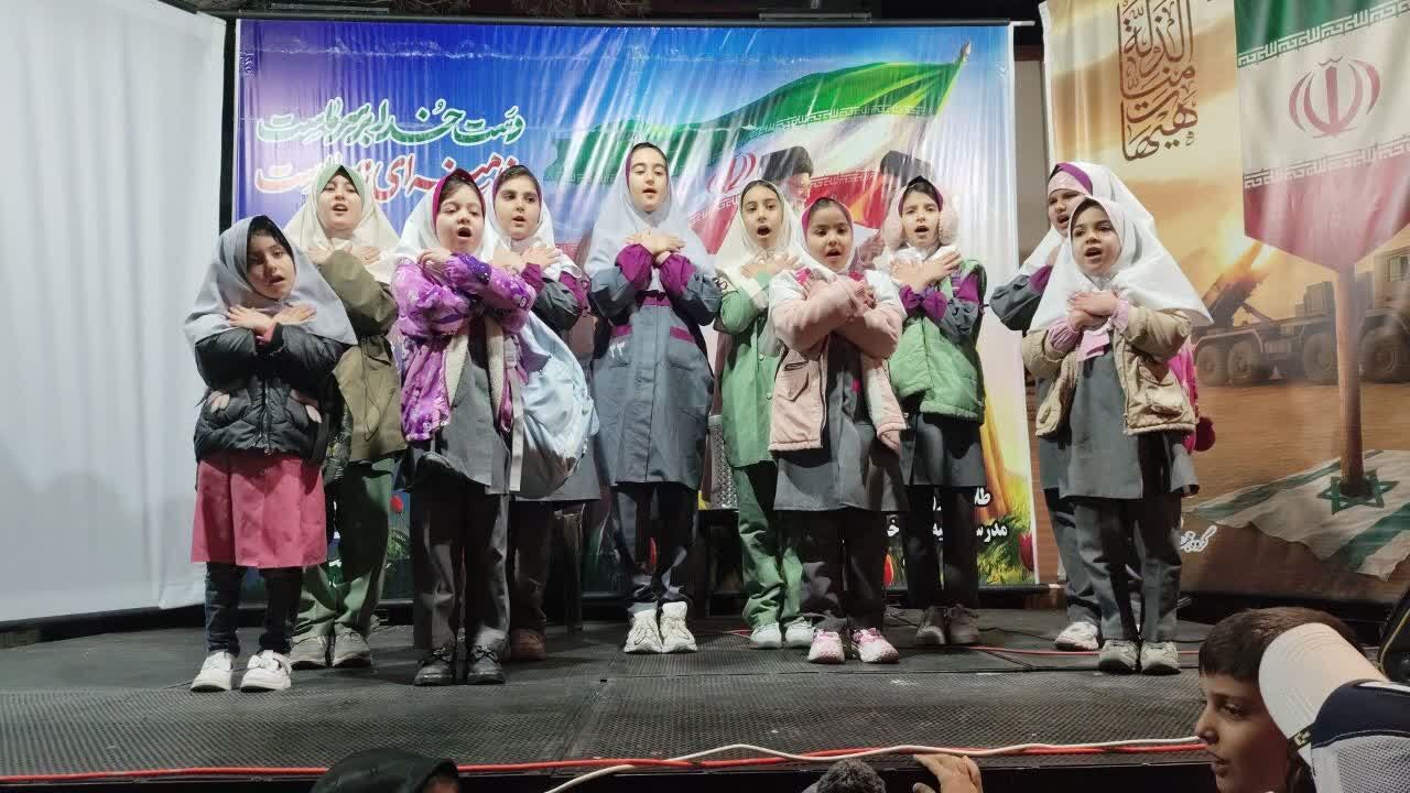 «زنگ تکلیف» در اراک به صدا درآمد / روایت هنرمندان بسیجی از مدرسه میناب