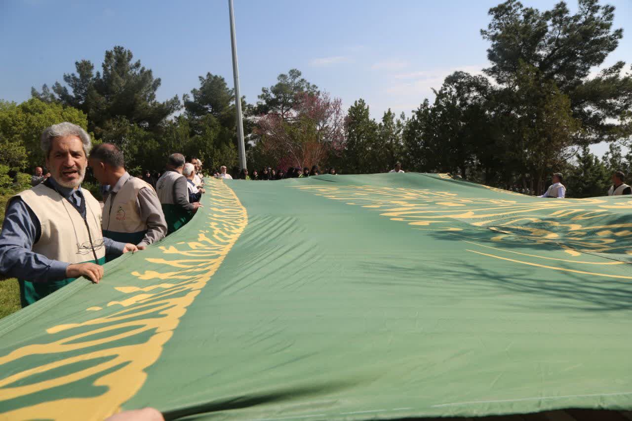 آیین برافراشتن پرچم متبرک به نام امام رضا(ع) در کرمانشاه برگزار شد