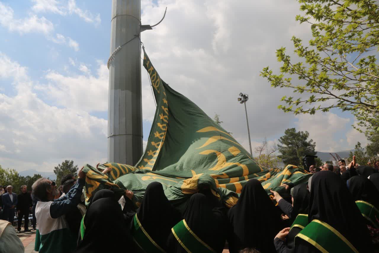 آیین برافراشتن پرچم متبرک به نام امام رضا(ع) در کرمانشاه برگزار شد