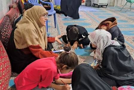 کلاسِ مقاومت و همدلی؛ روایت بانوان مسجد امام حسین(ع) شیراز در خط مقدمِ جبهه فرهنگی