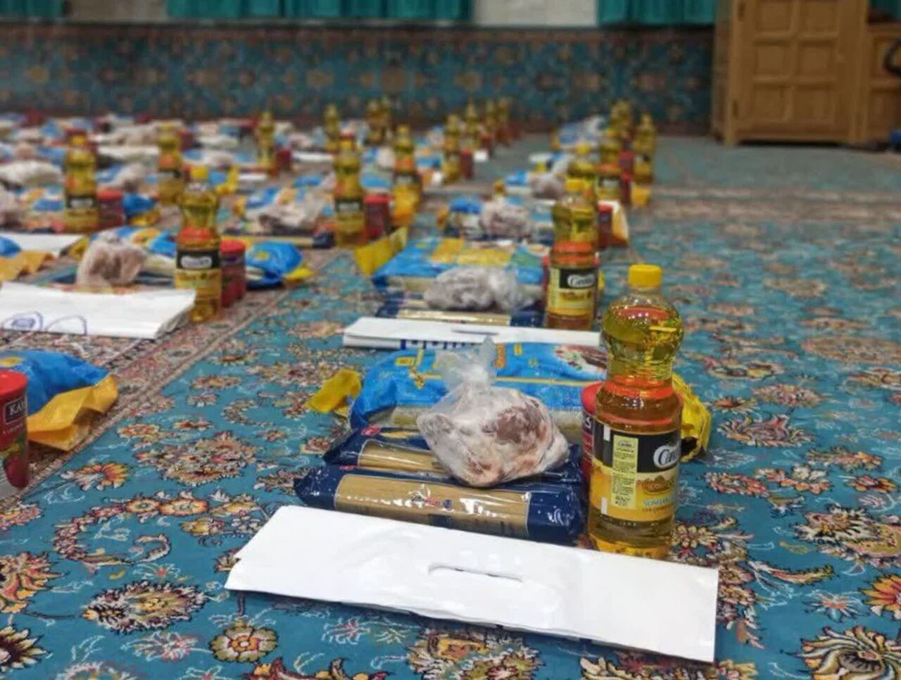 ۱۰۰ بسته معیشتی در مسجد چهارده معصوم(ع) جهانگیری توزیع شد