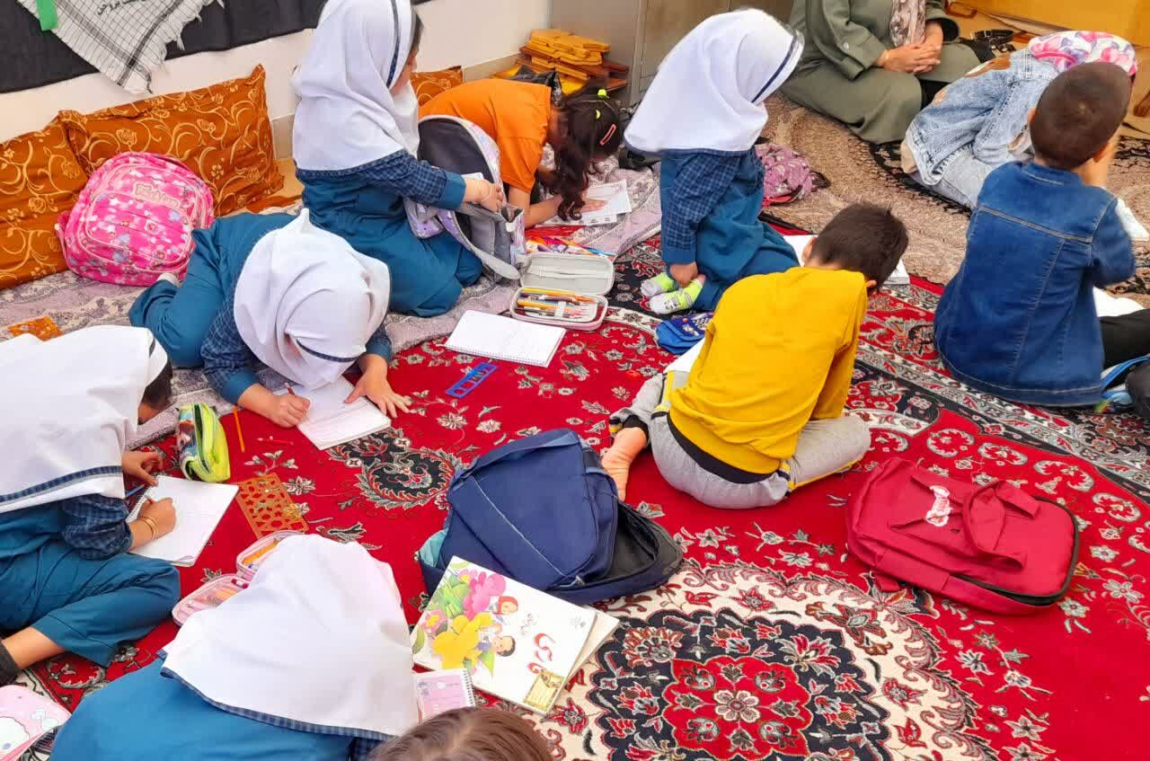 وقتی مسجد کلاس درس می‌شود؛ یاد شهدای دانش‌آموز در کانون حضرت ولی‌عصر(عج) بروجن زنده ماند