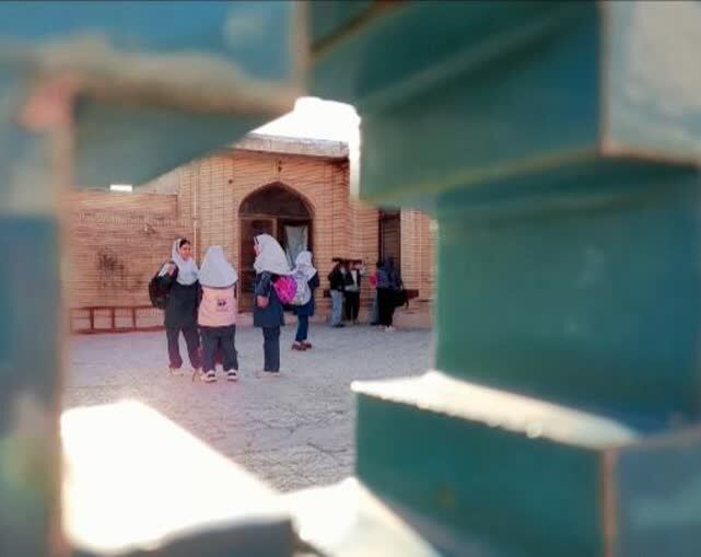 وقتی مسجد کلاس درس میشود؛ یاد شهدای دانشآموز در کانون حضرت ولیعصر(عج) بروجن زنده ماند