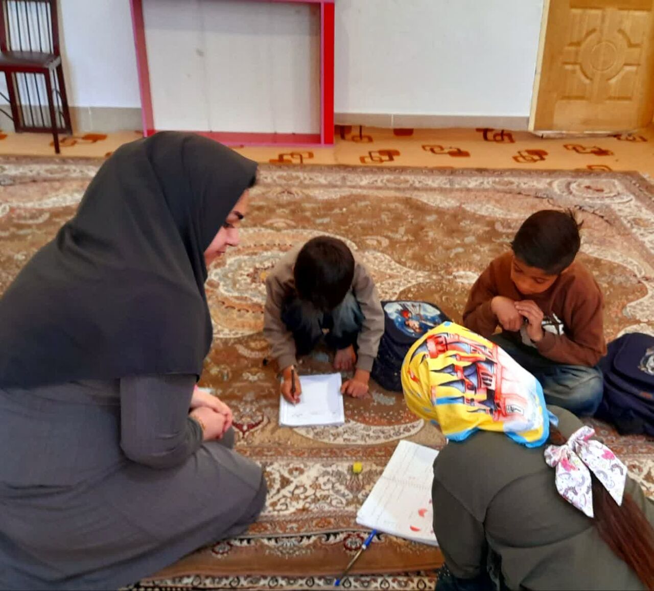 وقتی مسجد کلاس درس می‌شود؛ یاد شهدای دانش‌آموز در کانون حضرت ولی‌عصر(عج) بروجن زنده ماند