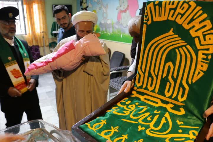 برکت نام «فاطمه» بر دستان خادمان حرم