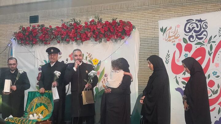 تجلیل از دختران شهید حسین‌علی بنع در روستای پُشته ایسین