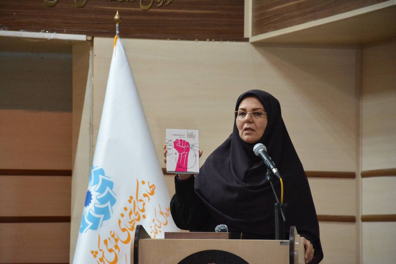 ویژه‌برنامه شکوه مادری در کتابخانه عمومی امیرکبیر کرمانشاه برگزار شد