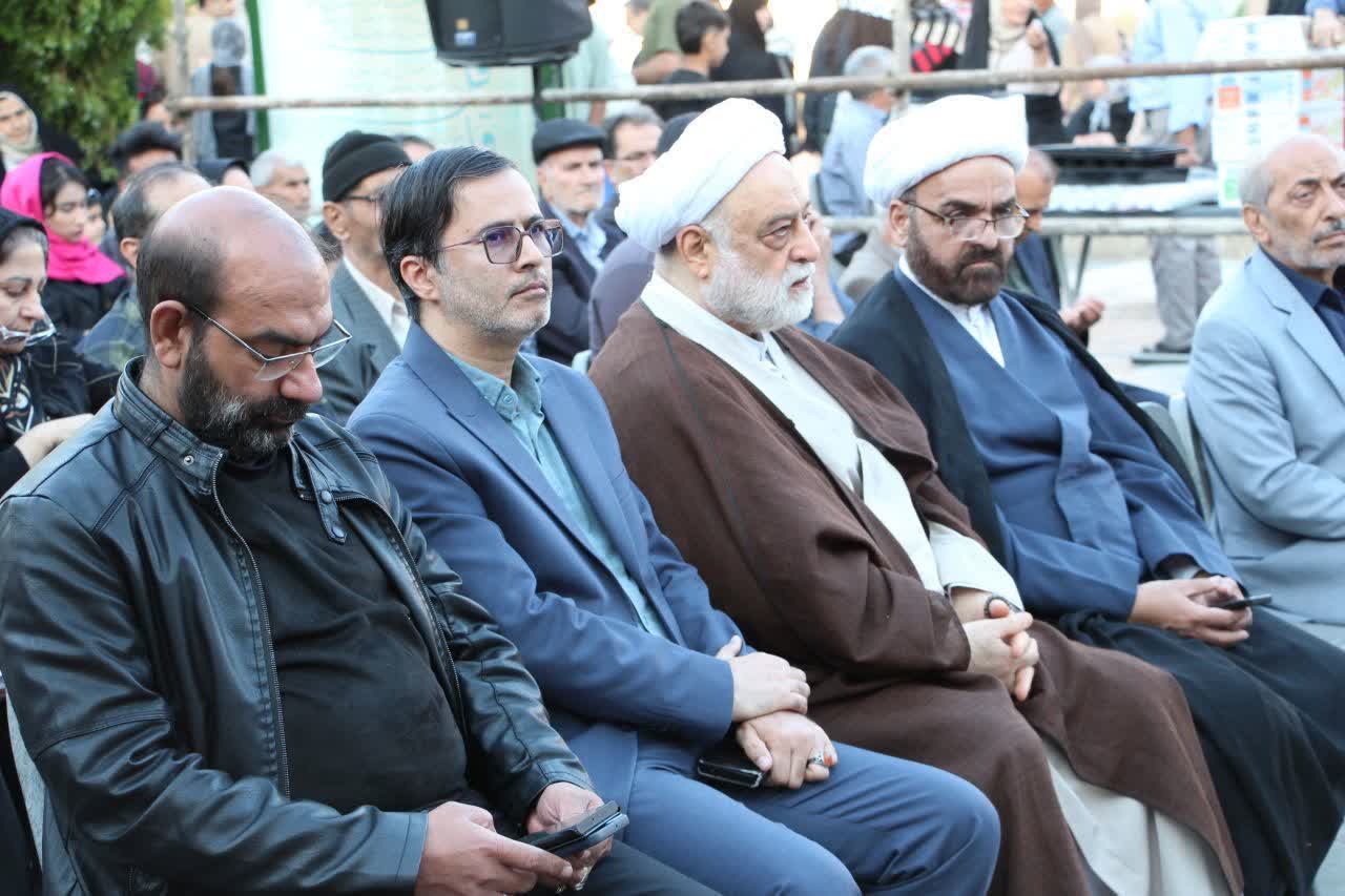 گفتمان انقلابی و نقش امامزادگان در تبیین این گفتمان، ستودنی و قابل تحسین است