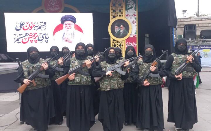 دختران جان‌فدای ایران در رشت رژه رفتند / رزمایشی برای تاریخ