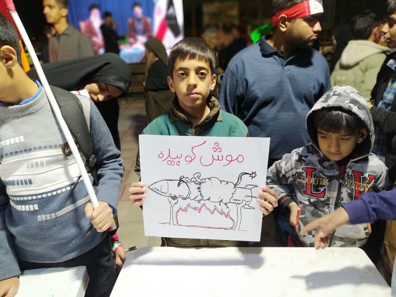 هنر، سلاحِ برّانِ «خون‌خواهی»؛ وقتی بومِ نقاشی در سنگر مسجد به خروش می‌آید