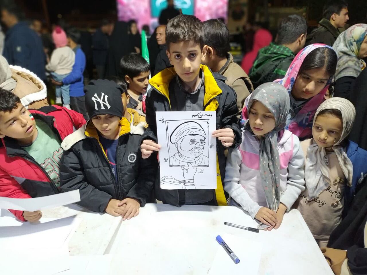 هنر، سلاحِ برّانِ «خونخواهی»؛ وقتی بومِ نقاشی در سنگر مسجد به خروش میآید