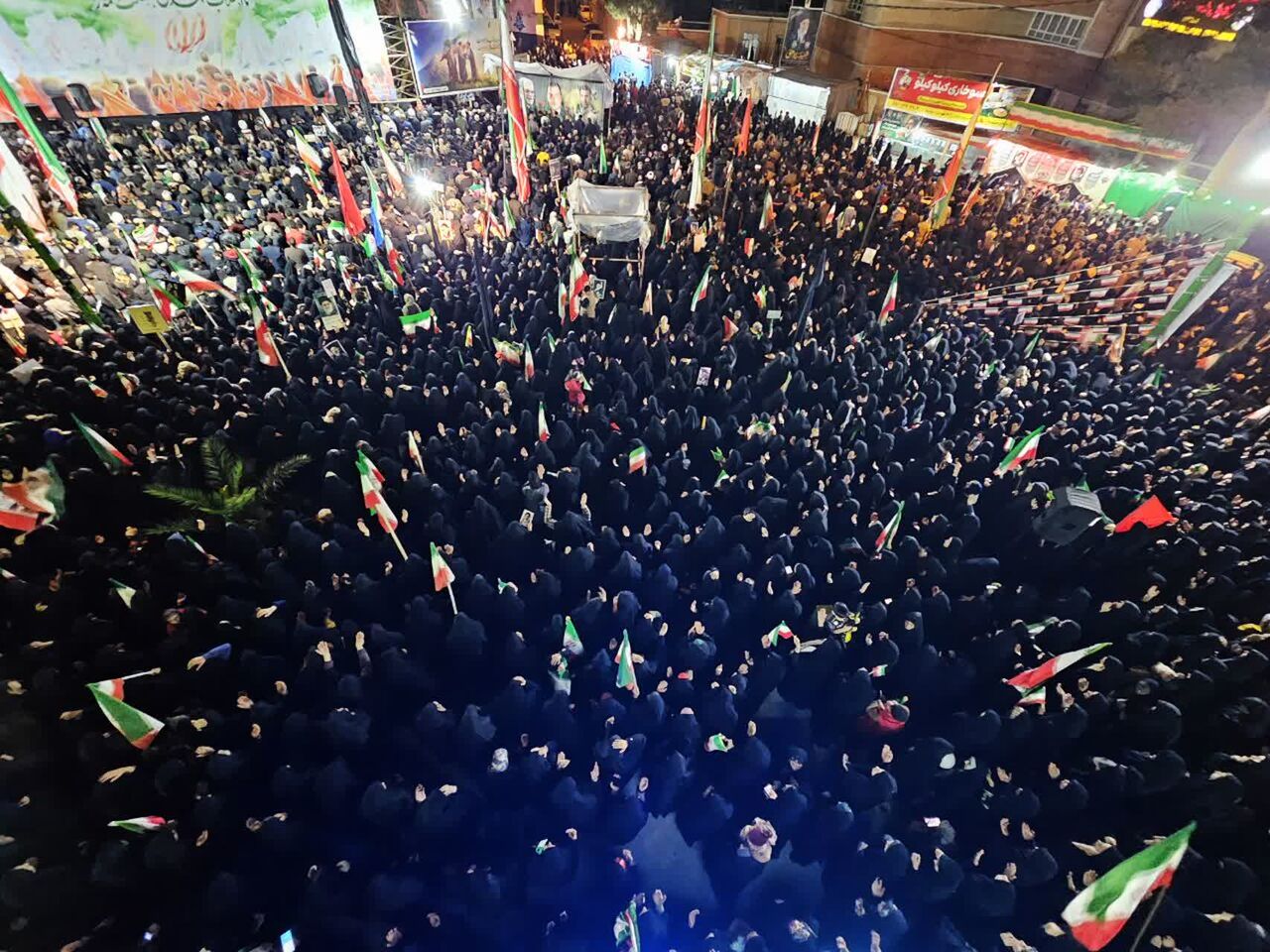 تجمعات مردمی آران و بیدگل؛ پیمان دوباره با رهبر انقلاب و پشتیبانی از رزمندگان اسلام