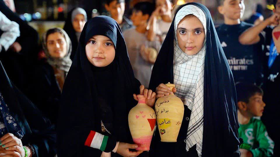 شکستن هزار و یک قلک در موقعبت «پلاک ۳۱۳»؛ هر قلک یک تیر به قلب اسرائیل، یک نفس برای ایران همدل